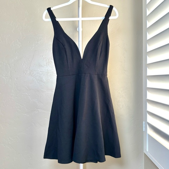 Lulu's Chic Black Mini Skater Dress Size Small - Picture 4 of 7